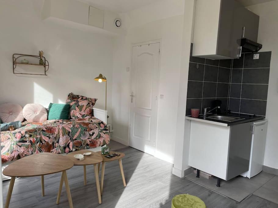 Charming Bright Sunny Studio Near Canal St Martin Paris Exterior foto